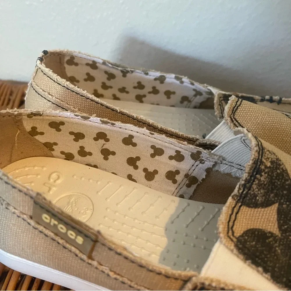 CROCS Disney Mickey Mouse Size 6 Womens Distressed Slip On Tan Canva - Picture 4 of 9